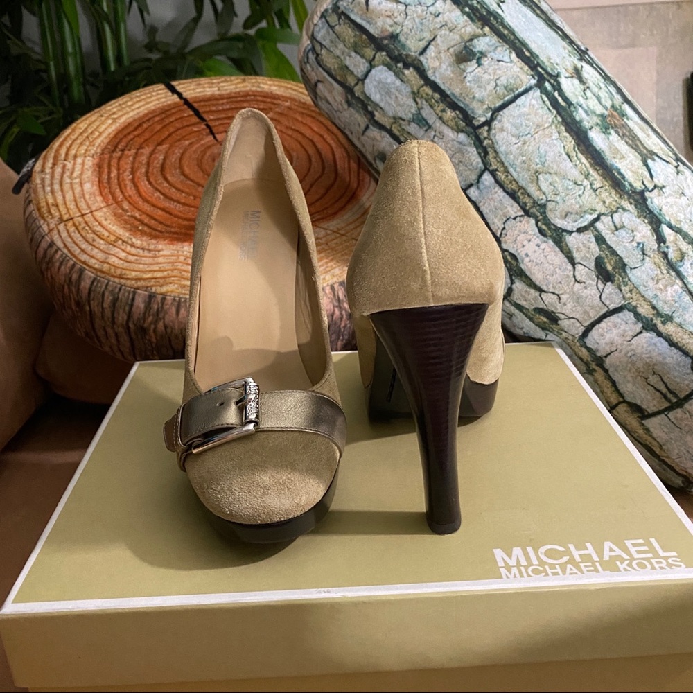 🎉HP🎉 MICHAEL Kors Platform Heels
